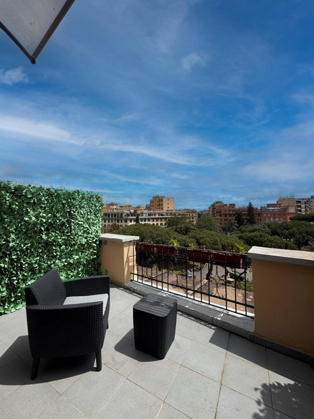 Re Di Rooftop Guest house *